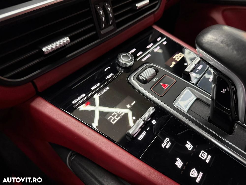 Porsche Cayenne - 12