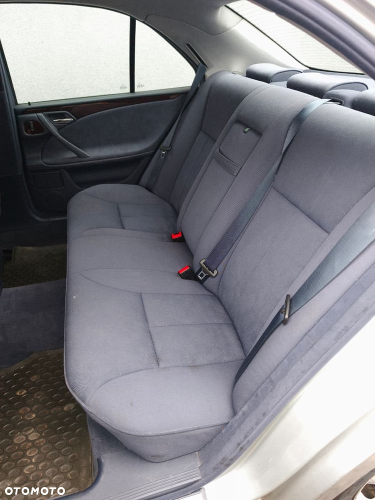 Mercedes-Benz Klasa E - 17