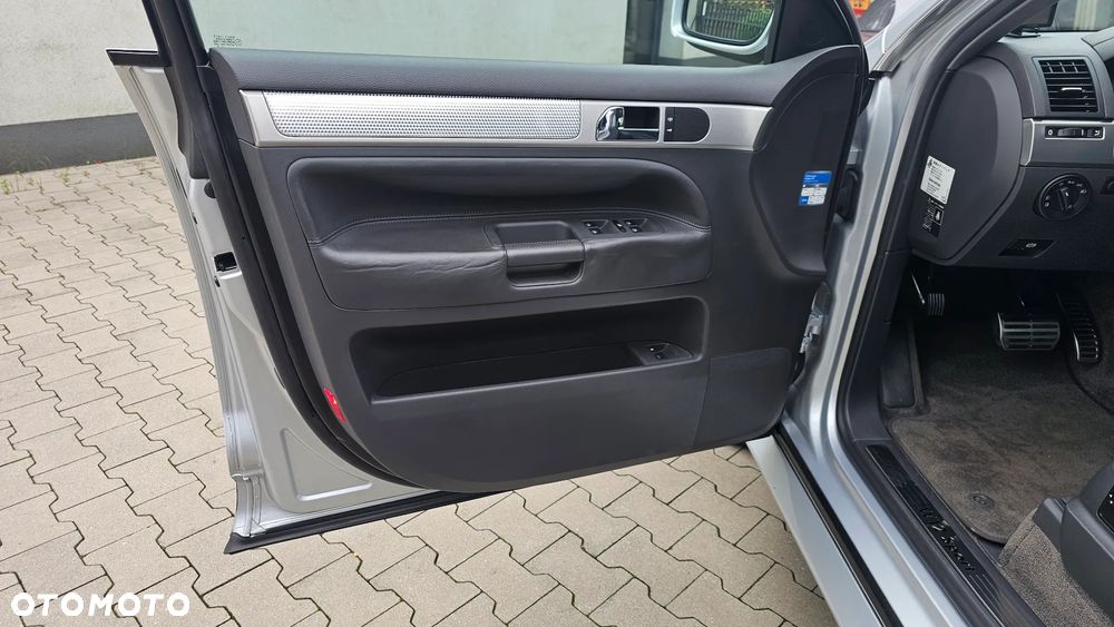 Volkswagen Touareg 6.0 W12 Automatik Sport - 11