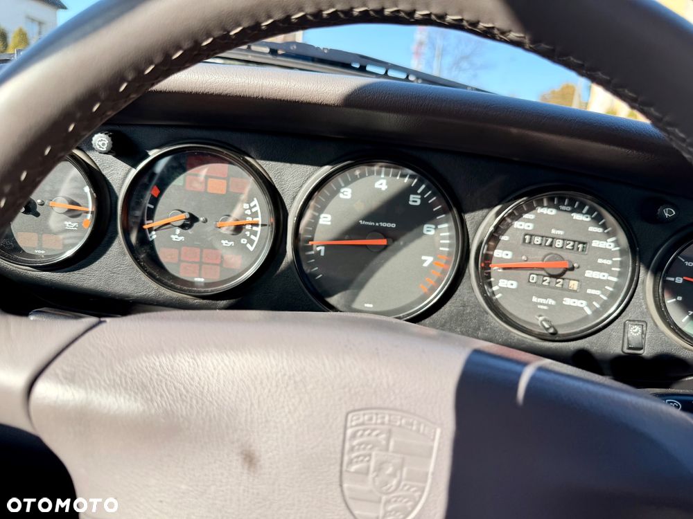 Porsche 911 Carrera - 39