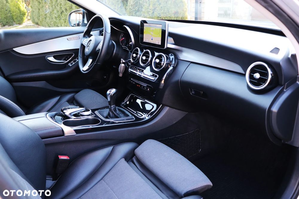 Mercedes-Benz Klasa C 180 Avantgarde - 24