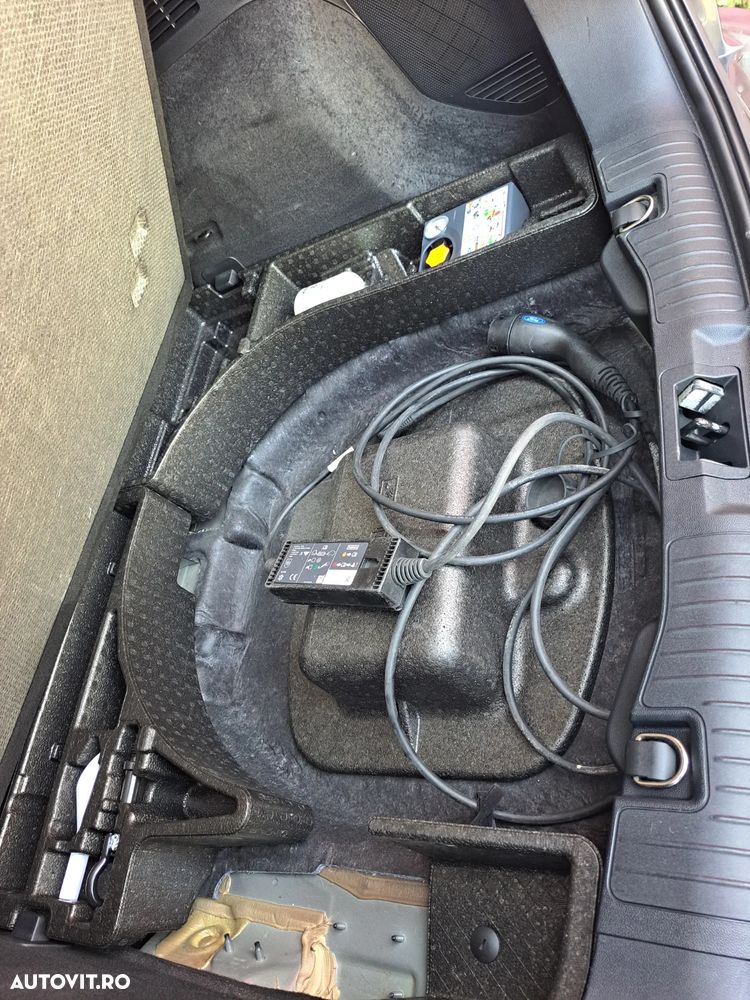 Ford Kuga 2.5 Duratec PHEV ST Line - 39