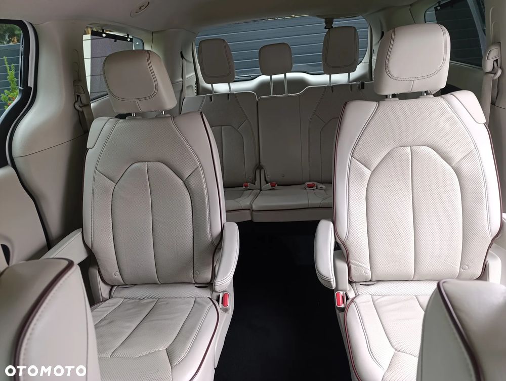 Chrysler Pacifica - 14