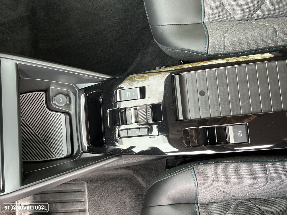 Citroën C4 PureTech 130 Stop&Start EAT8 FEEL PACK - 17