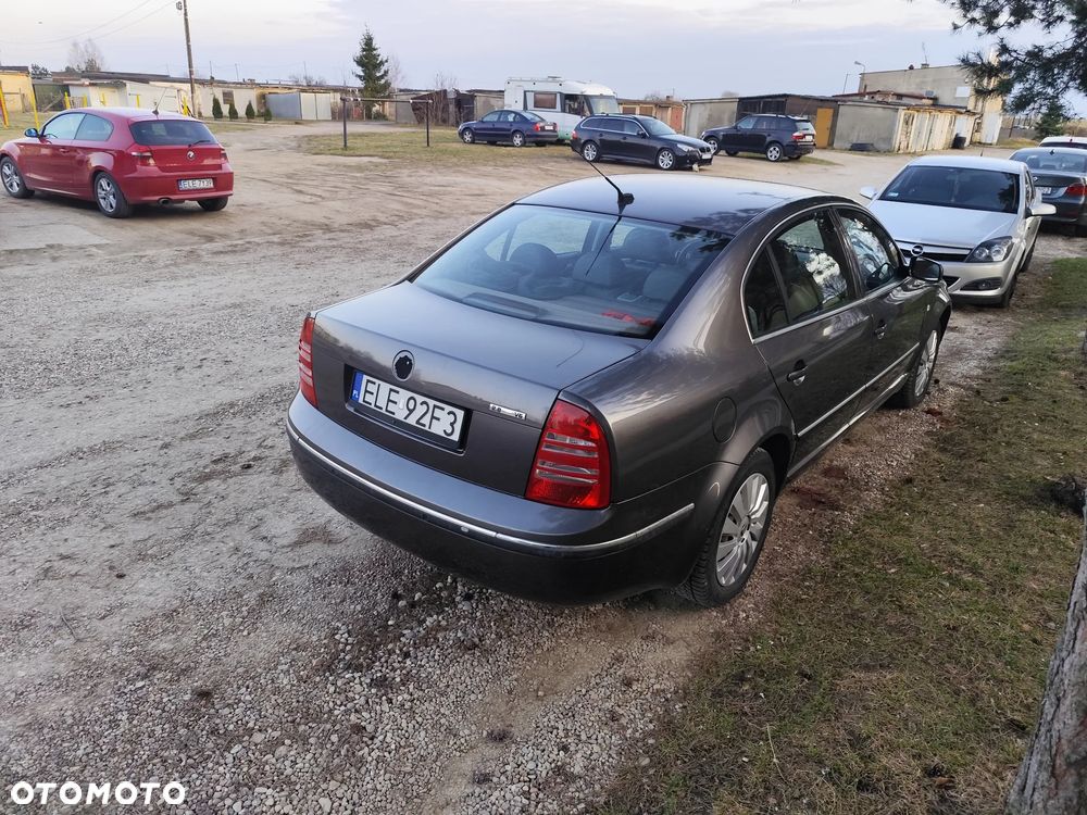 Skoda Superb 2.8 V6 Platinum - 17