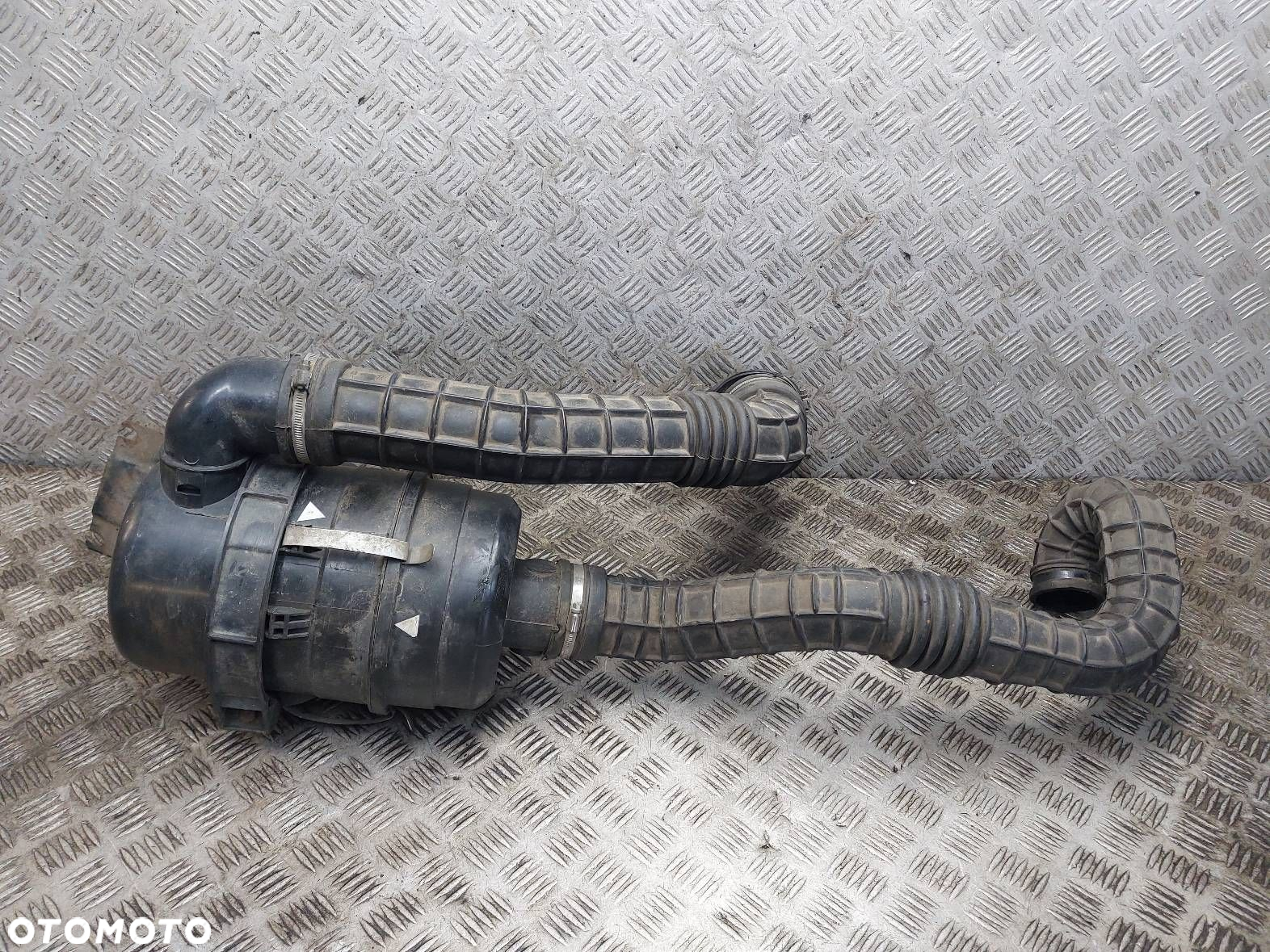 OBUDOWA FILTRA POWIETRZA + RURA DOLOT FIAT DUCATO II 1.9 D 1302986080 - 2