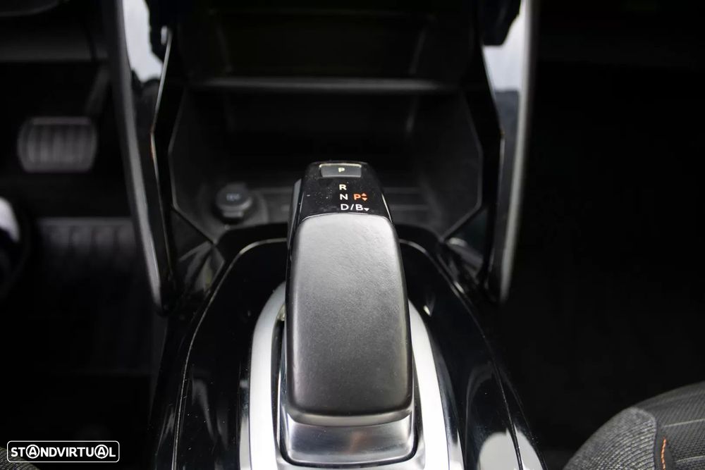 Peugeot e-2008 50 kWh Allure Pack - 32