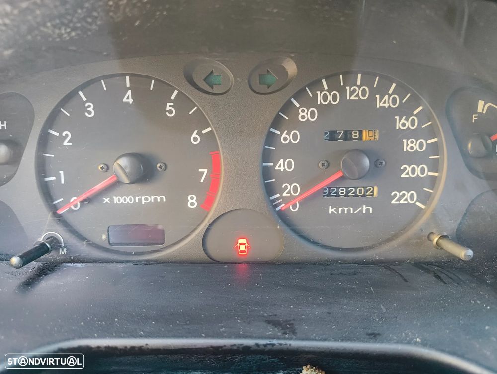 Hyundai Lantra - 8