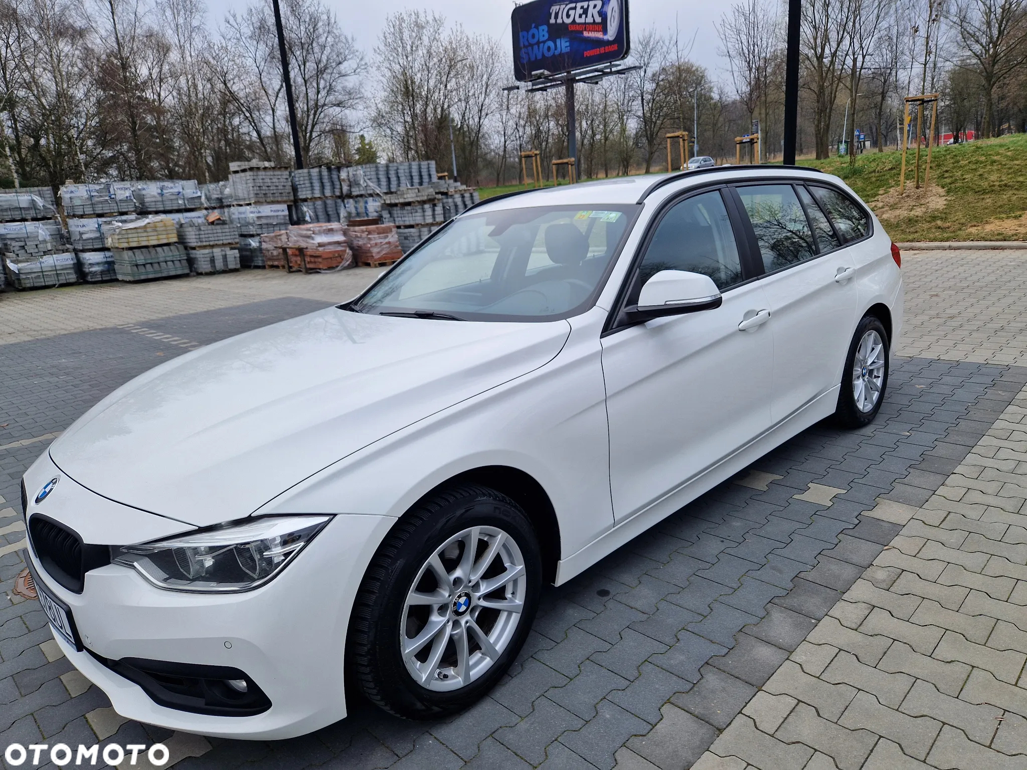 BMW Seria 3 318d Touring Advantage - 10