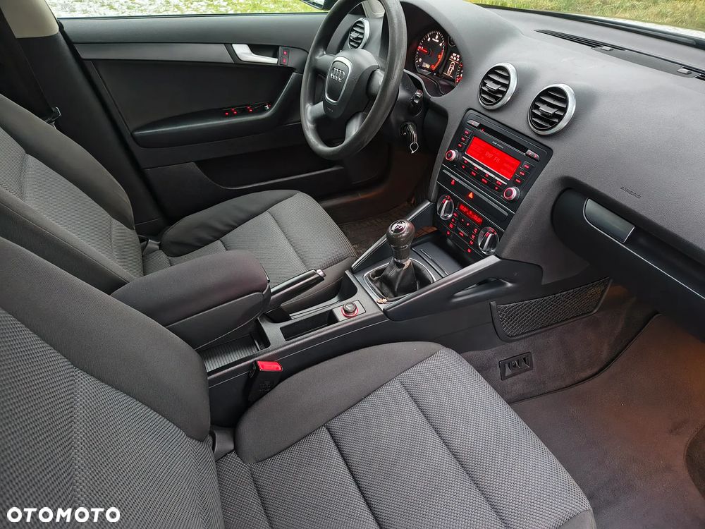 Audi A3 Sportback 1.6 TDI DPF Ambition - 5