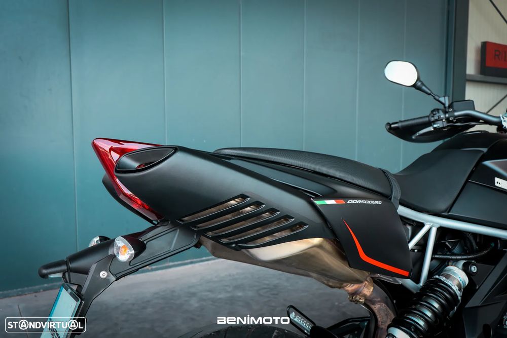 Aprilia Dorsoduro Factory 750 - 11