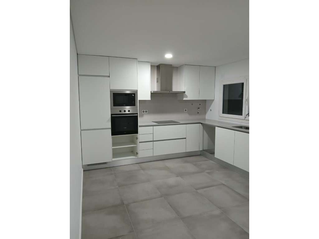 Moradia Nova em Fernão Ferro - Próximo ao Parque das Lagoas - Grande imagem: 5/27