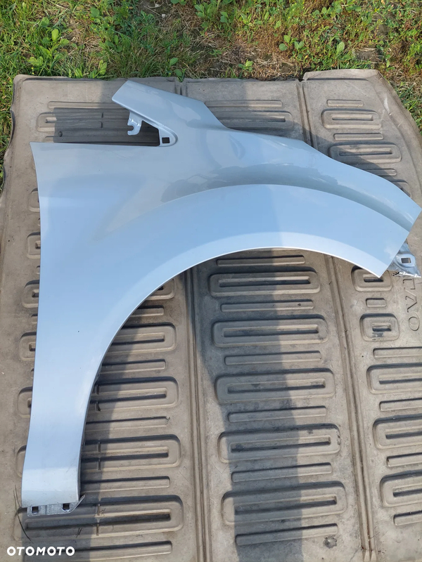 Błotnik prawy Ford B-Max kod lakieru MC