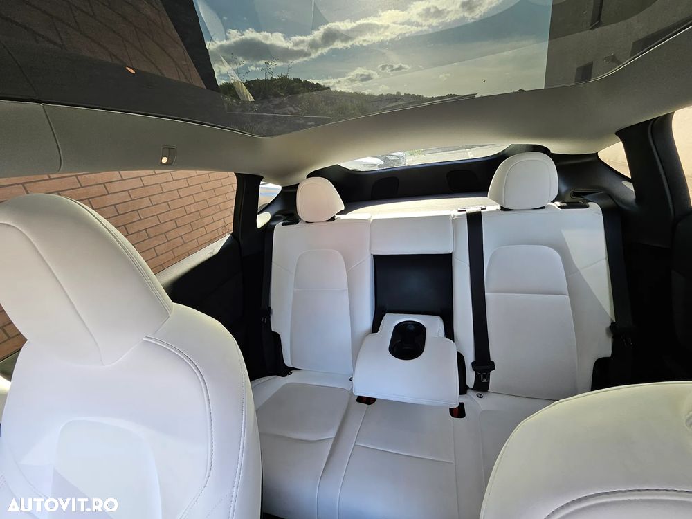 Tesla Model Y AWD Performance - 6