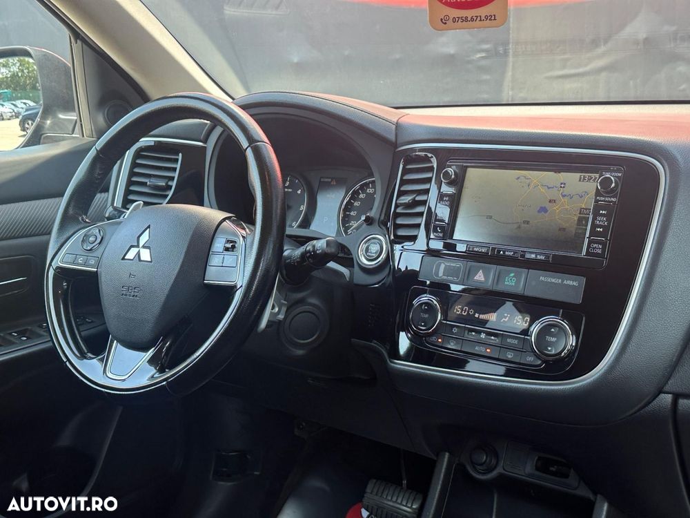 Mitsubishi Outlander - 10