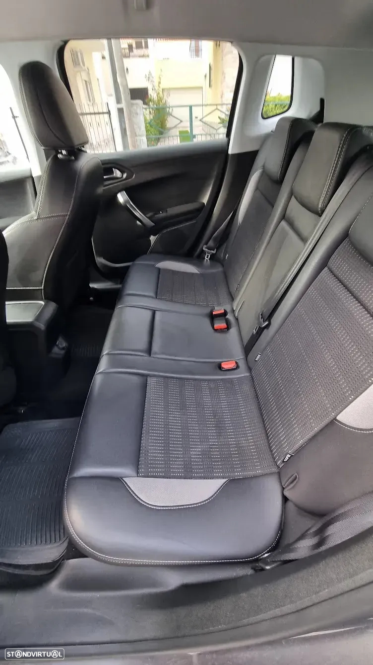 Peugeot 2008 1.2 PureTech Allure - 6