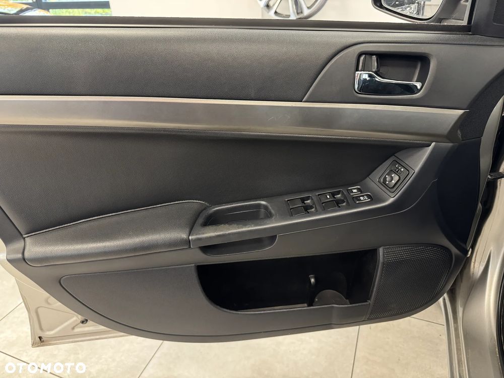 Mitsubishi Lancer 1.8 Intense - 17