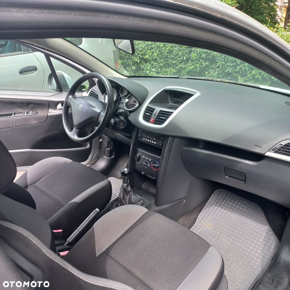 Peugeot 207 - 8