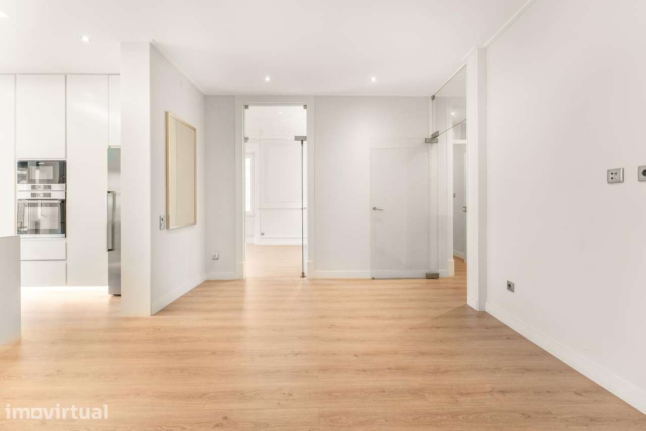 Apartamento T4 com varanda, Avenidas Novas, Lisboa - Grande imagem: 3/29