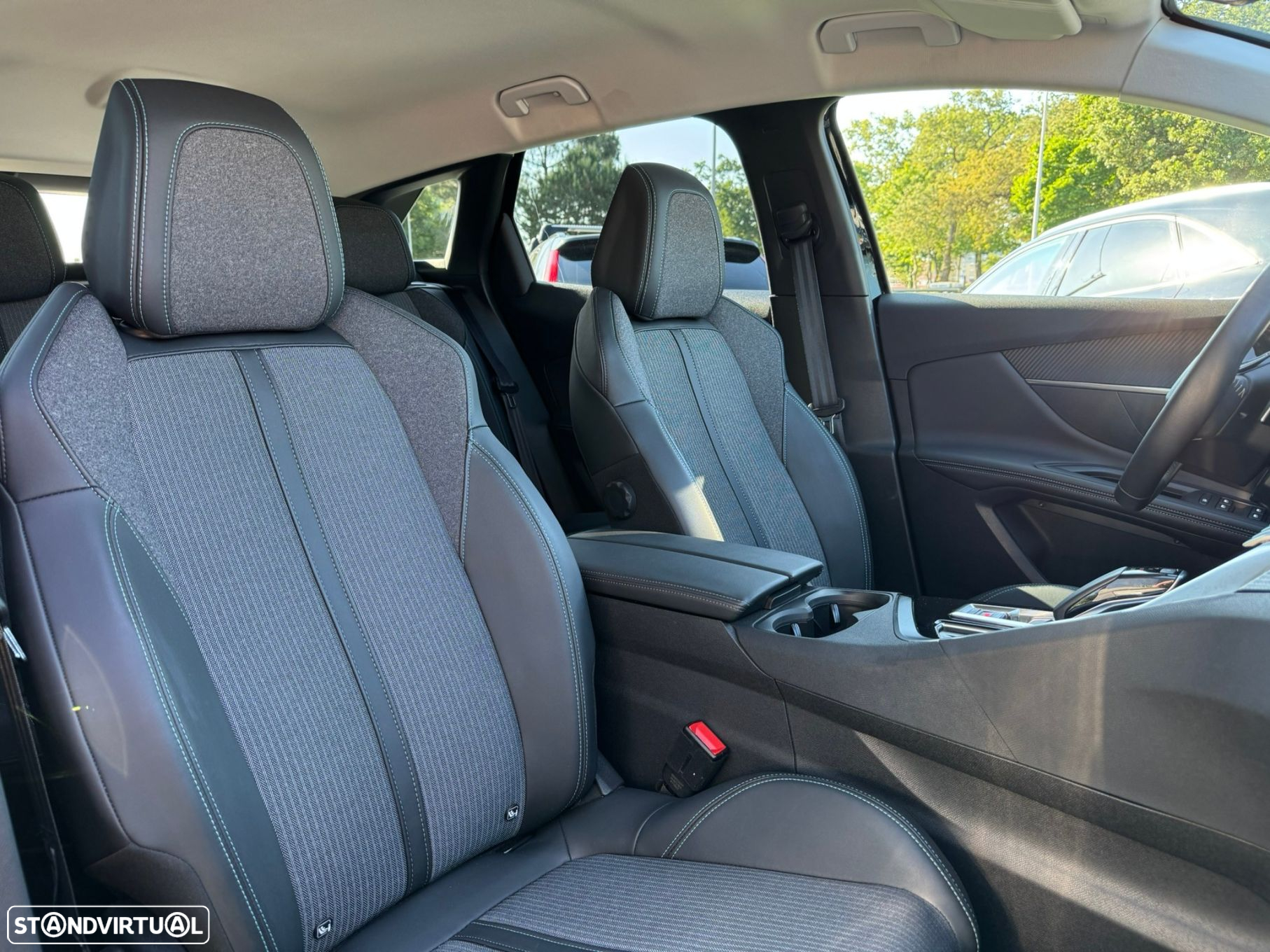 Peugeot 3008 1.6 Hybrid Allure e-EAT8 - 17