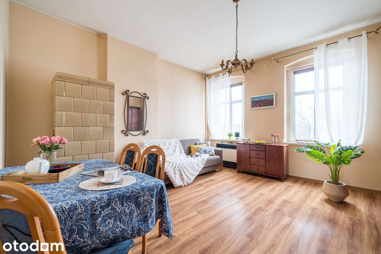 Dwustronne mieszkanie w kamienicy / 2 pokoje / 60 mkw / piwnica