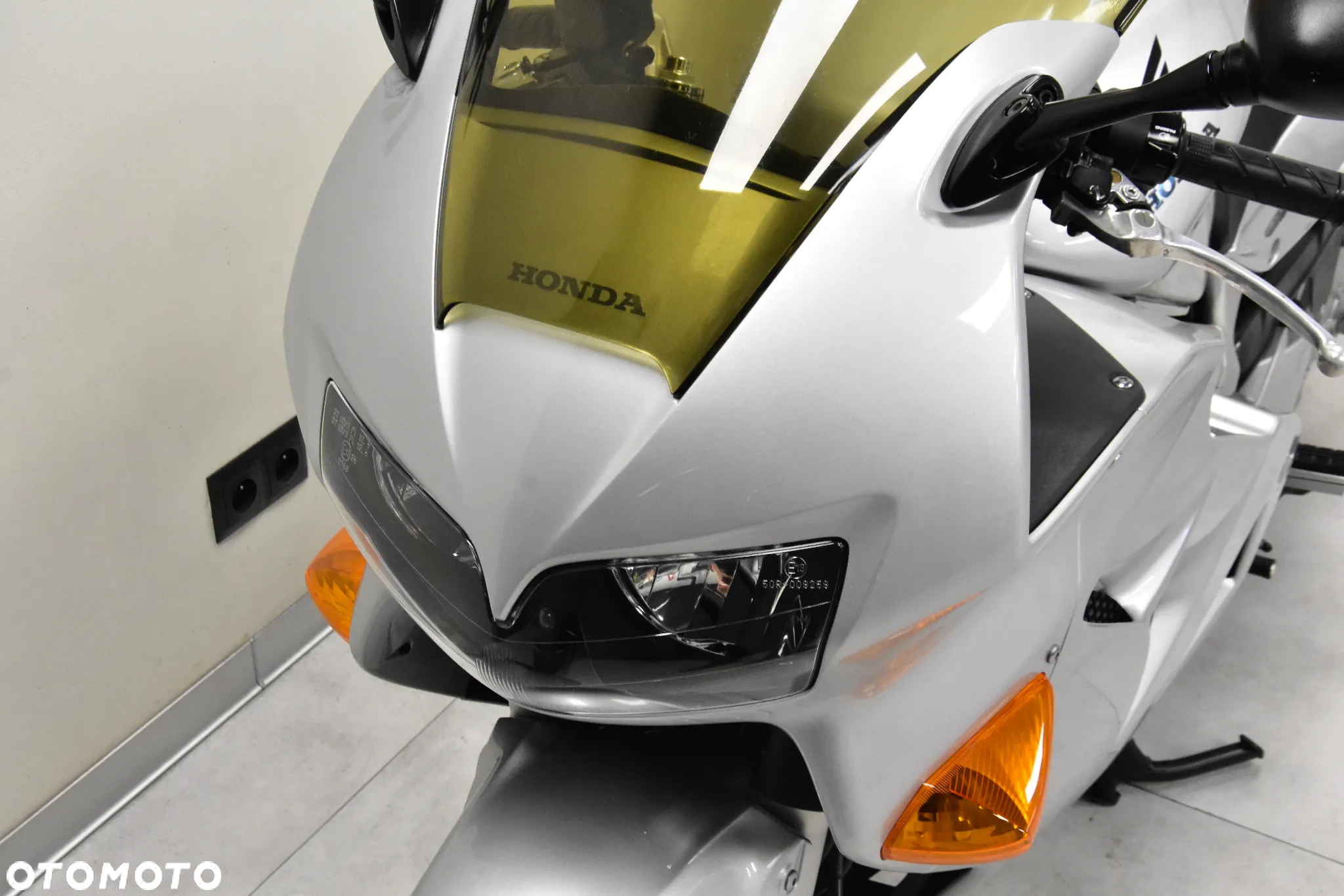 Honda VFR - 19