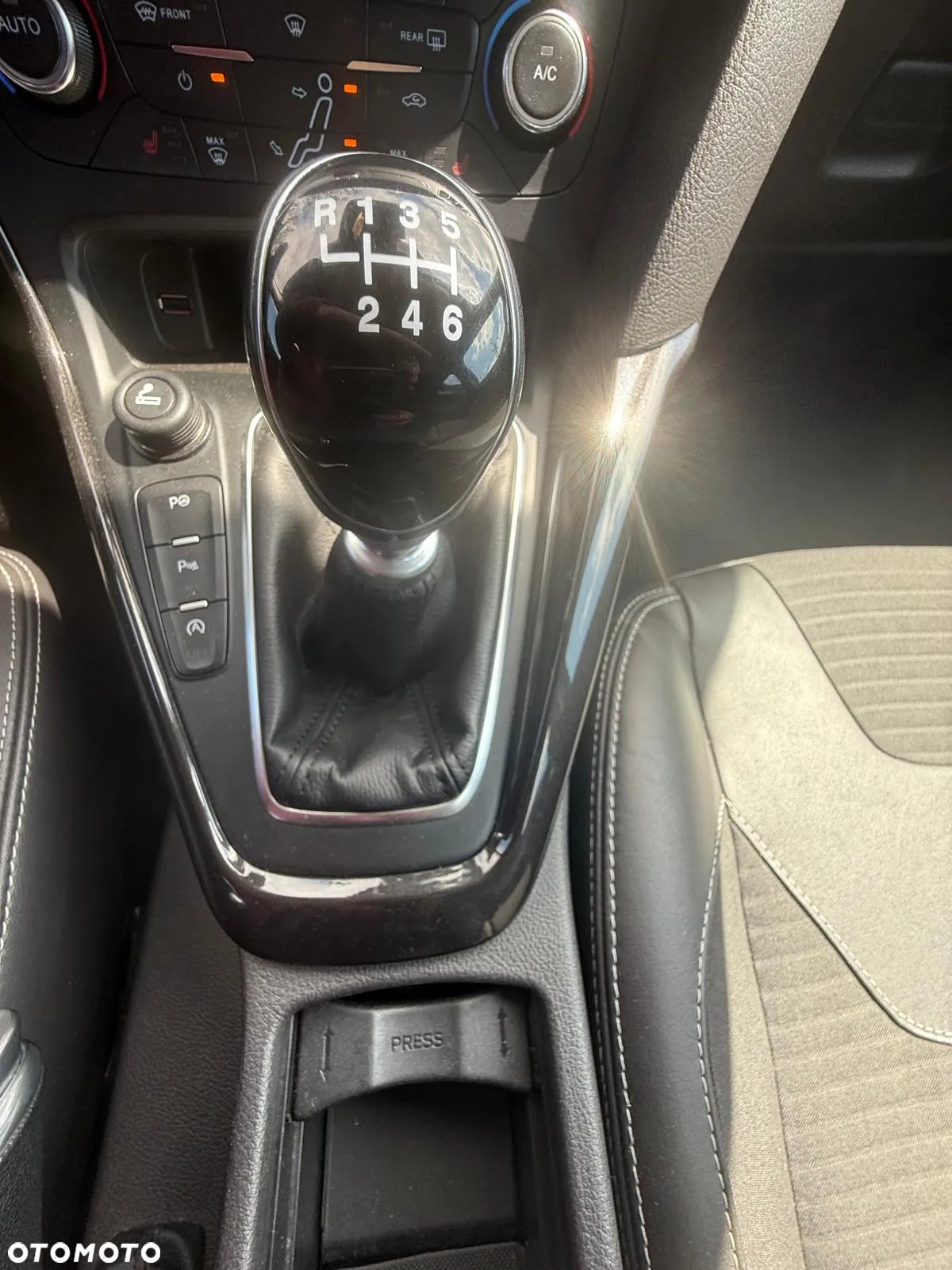 Ford Focus 2.0 EcoBlue Titanium Business - 36