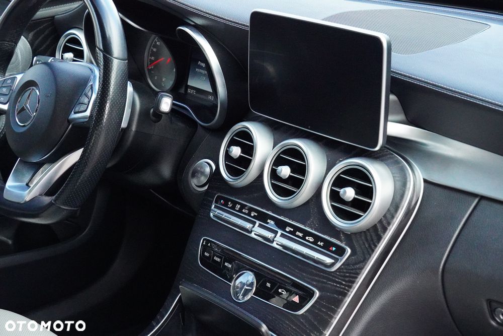 Mercedes-Benz Klasa C AMG 43 4Matic 9G-TRONIC - 26