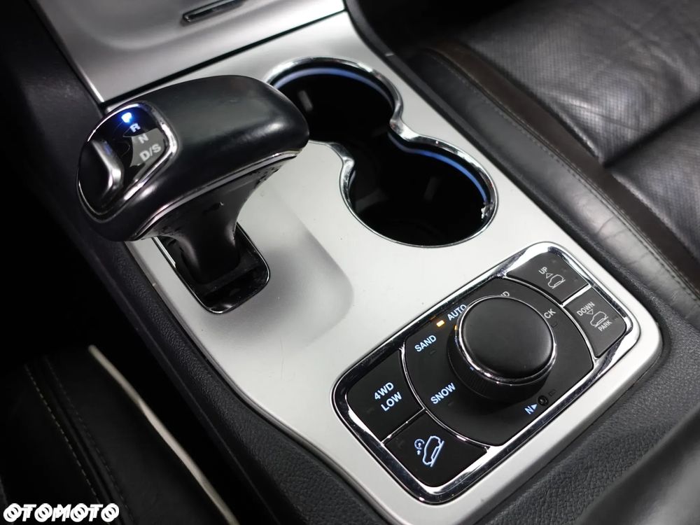 Jeep Grand Cherokee 5.7 V8 HEMI 4WD Automatik Overland - 38