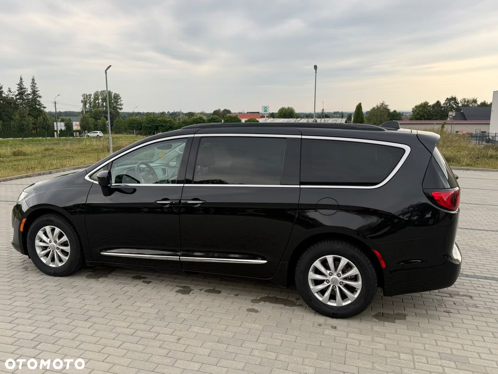 Chrysler Pacifica - 6