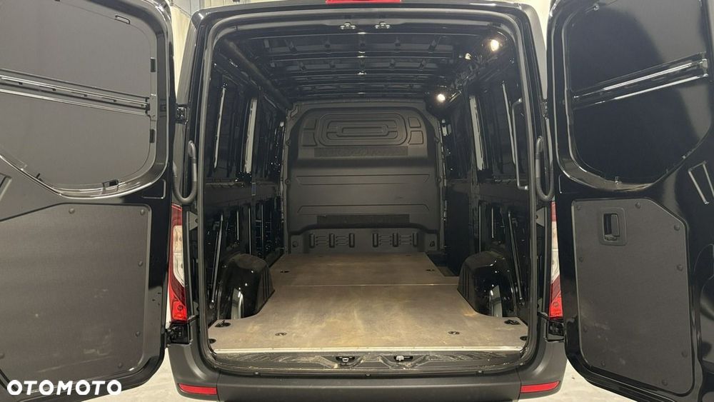 Mercedes-Benz Sprinter - 14
