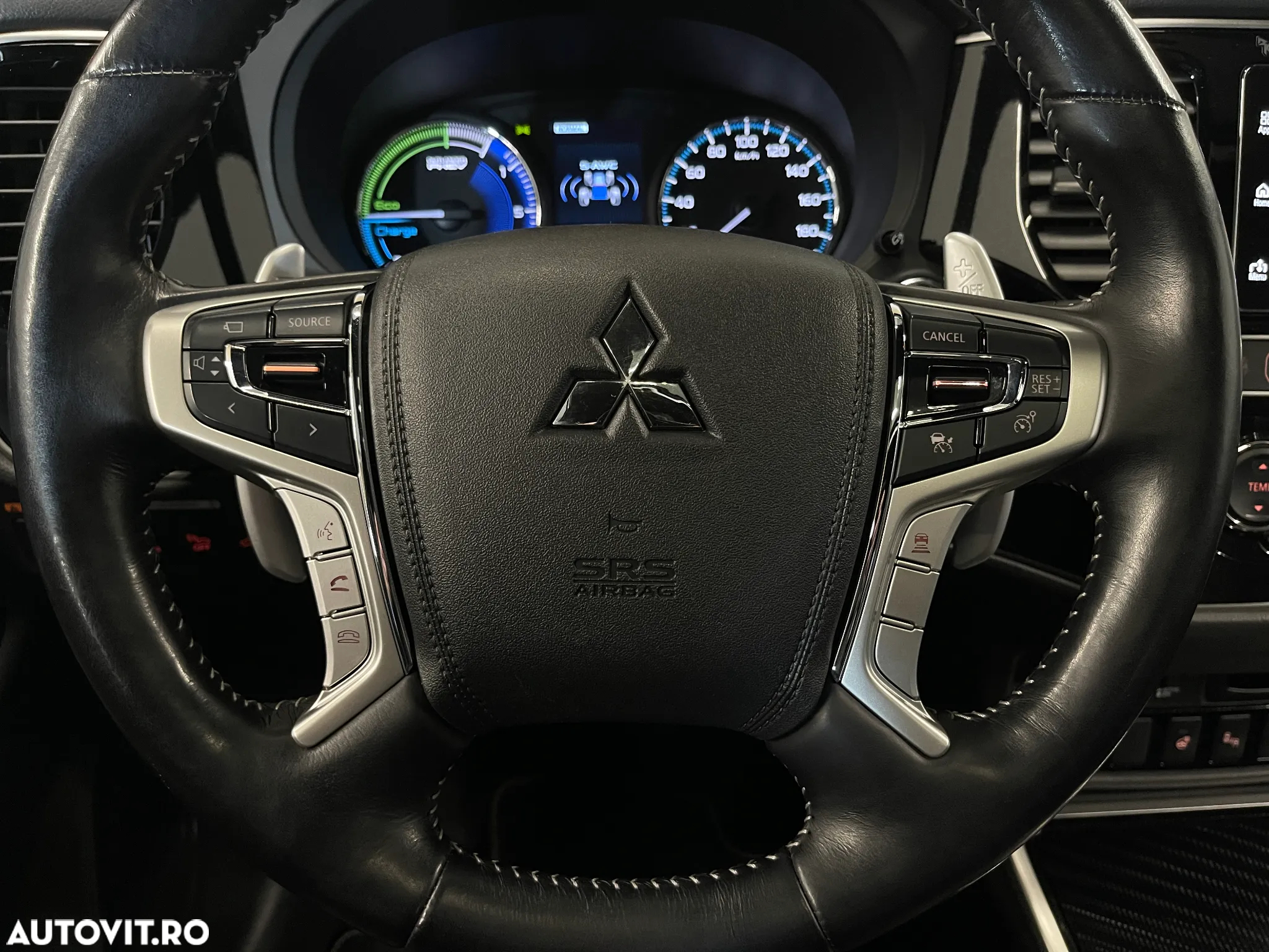 Mitsubishi Outlander 2.4 4WD Plug-In Hybrid Top - 23