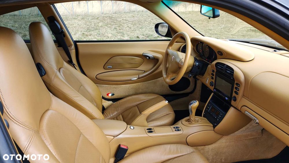 Porsche 911 Carrera - 19