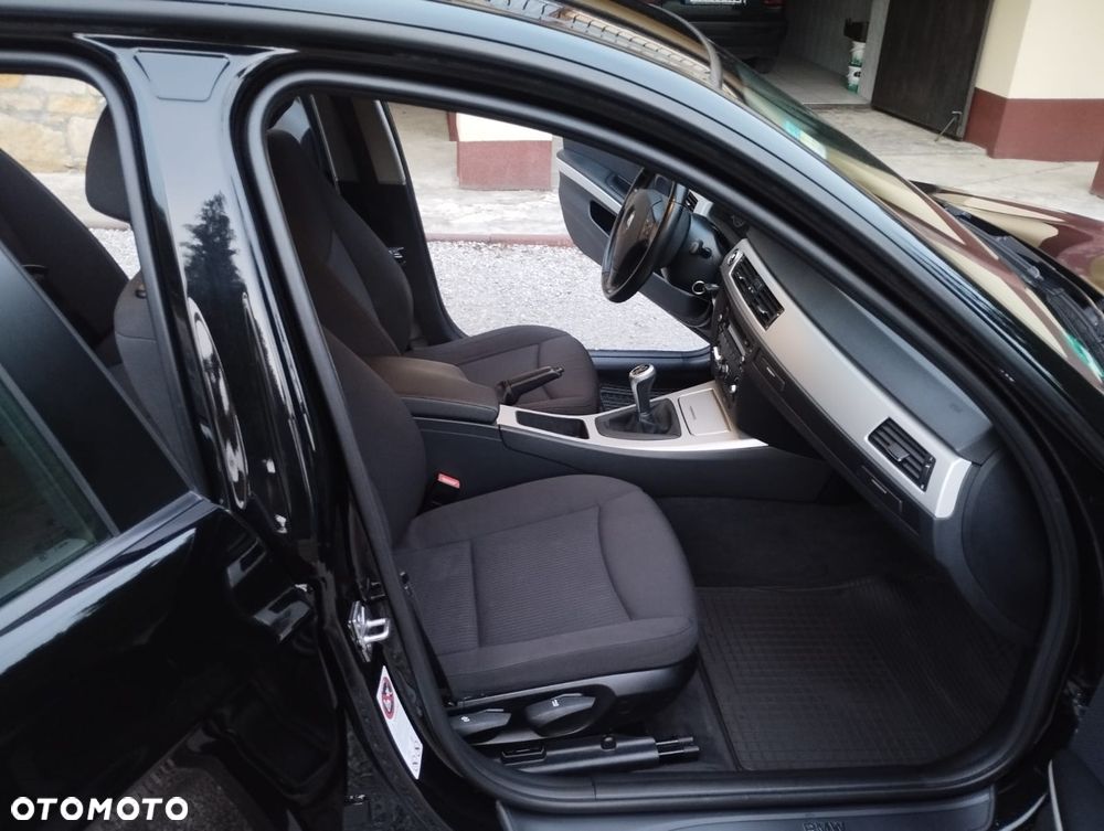 BMW Seria 3 318d - 11