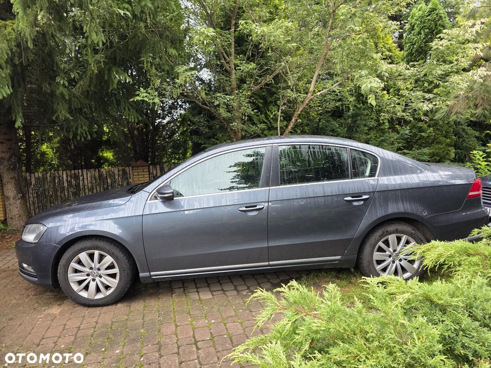 Volkswagen Passat 1.6 TDI DPF BlueMot Highline - 3