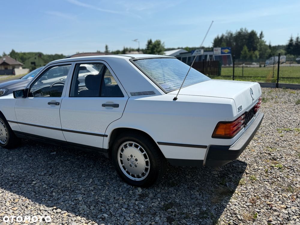 Mercedes-Benz W201 (190) - 9