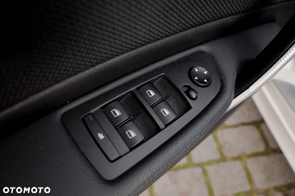 BMW Seria 1 118d Sport Line - 12