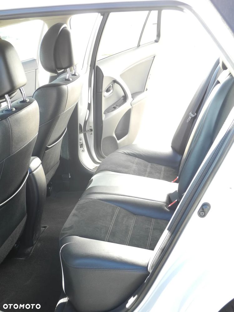 Toyota Avensis 2.0 D-4D Premium - 8