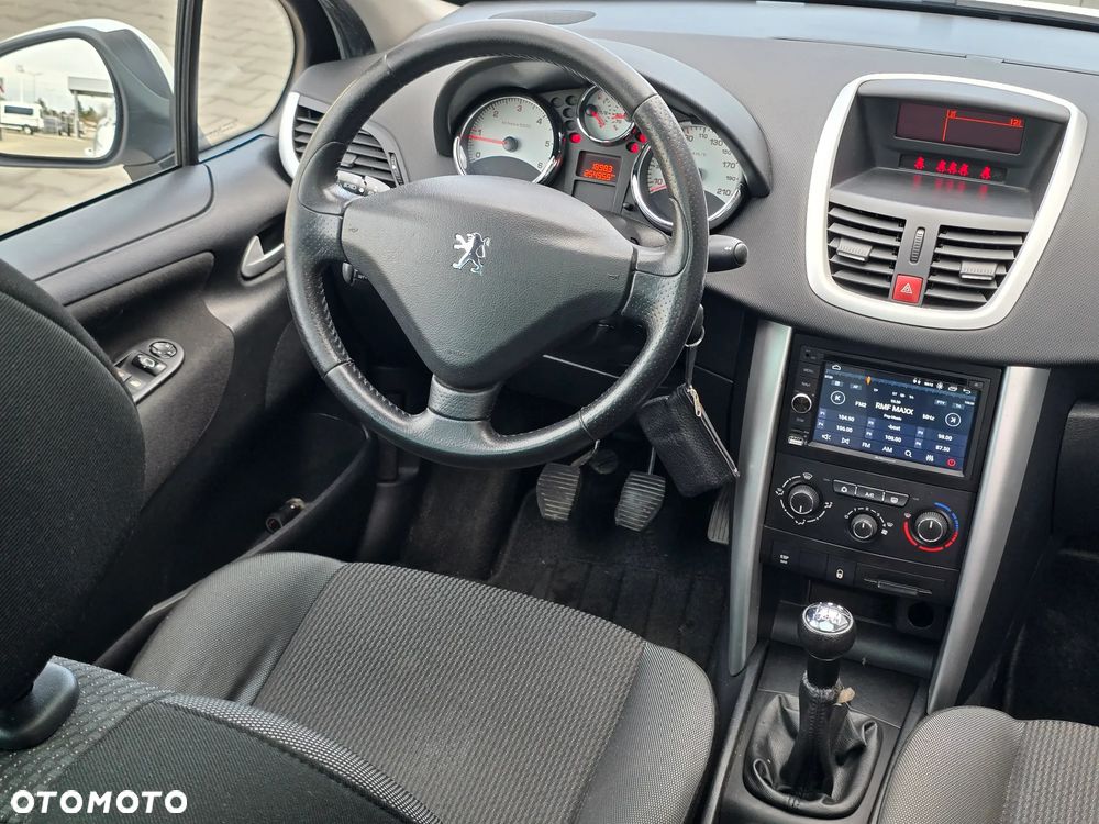 Peugeot 207 - 18