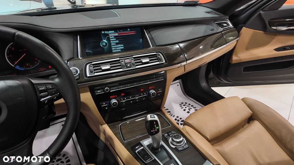 BMW Seria 7 730d xDrive - 27