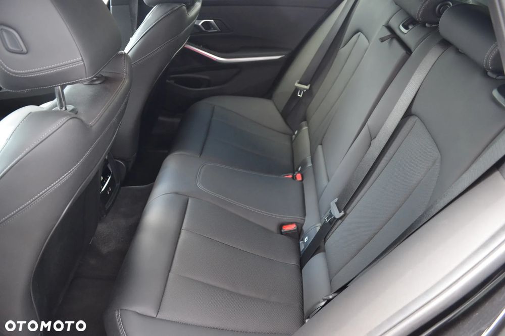 BMW Seria 3 330i xDrive M Sport sport - 12