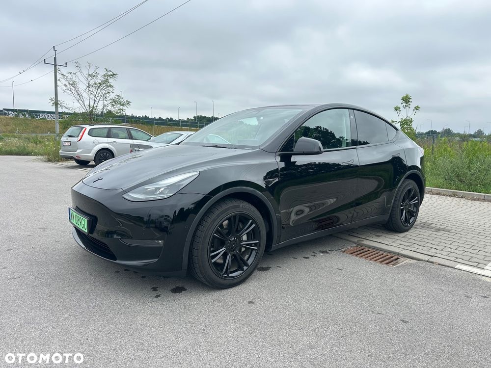 Tesla Model Y Long Range AWD - 1