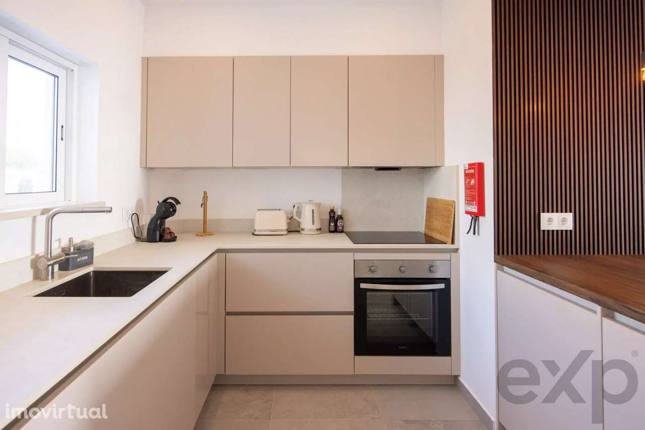 Apartamento T2 Renovado + Terraco Sul + 100m da Praia da Luz - Grande imagem: 3/22