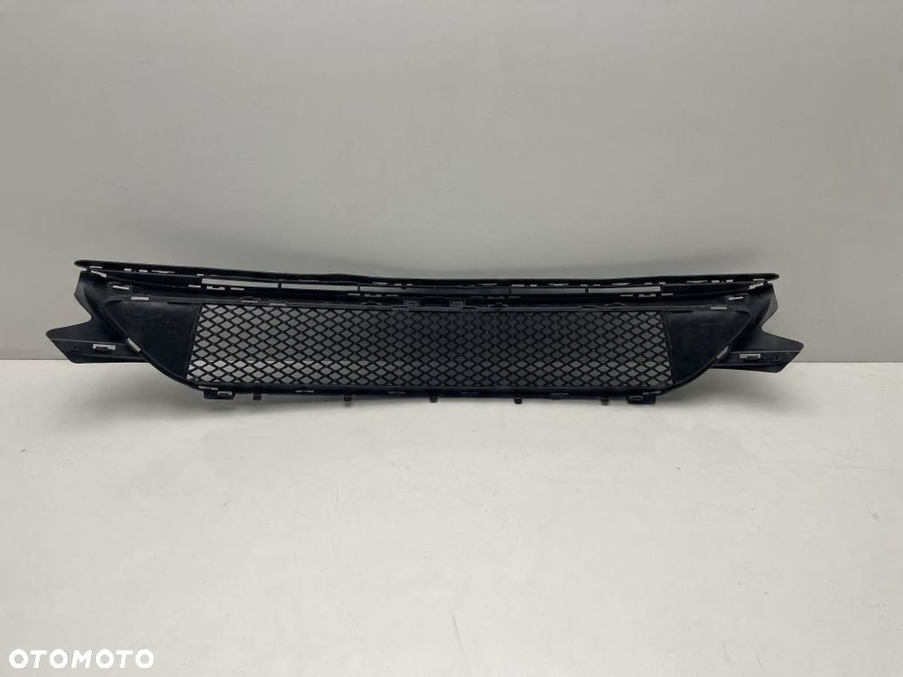 KRATKA ŚRODKOWA ZDERZAKA MERCEDES C KLASA W205 A205 A2058852501 - 2