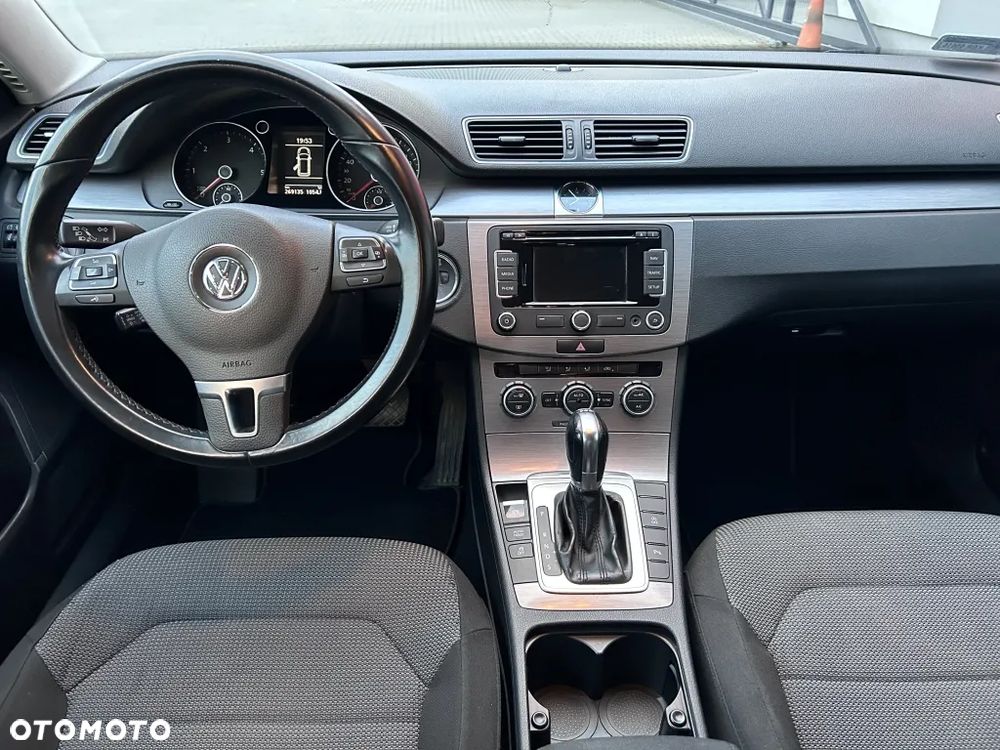 Volkswagen Passat - 14