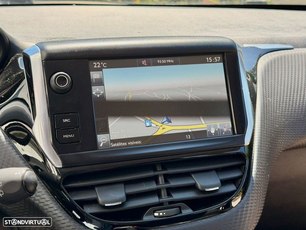 Peugeot 2008 1.2 PureTech Allure EAT6 - 24