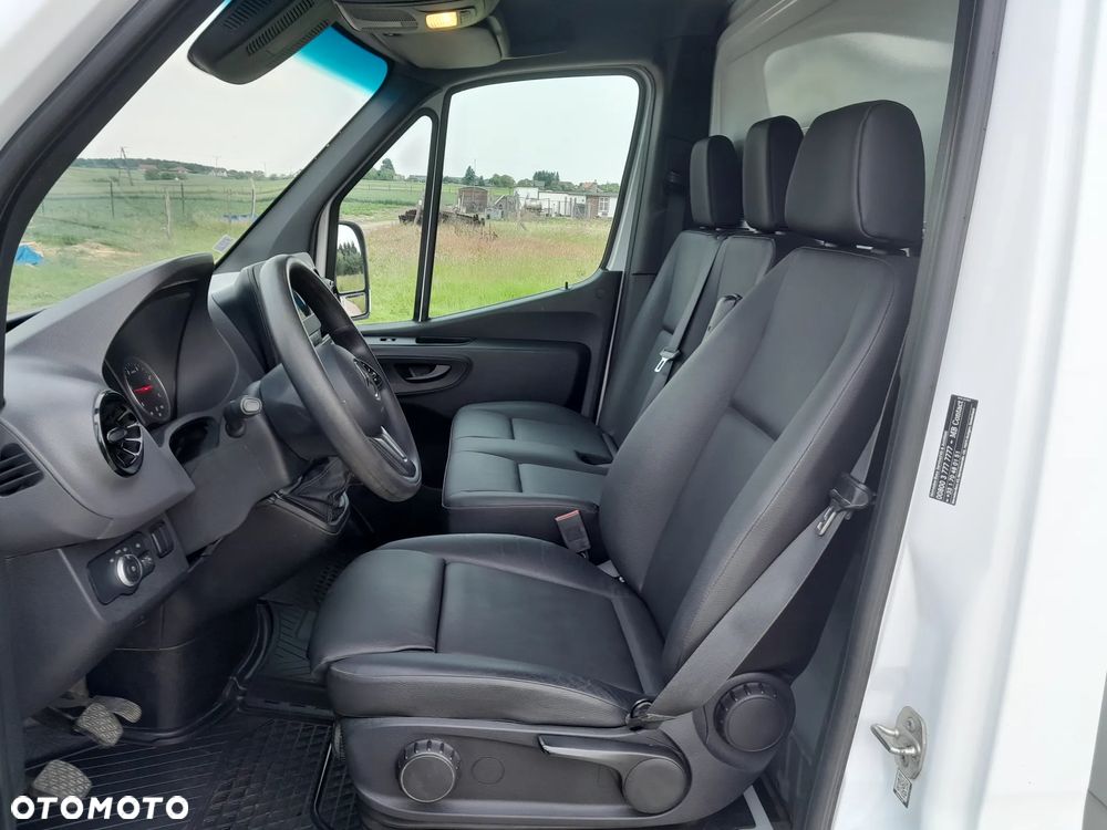 Mercedes-Benz Sprinter - 13