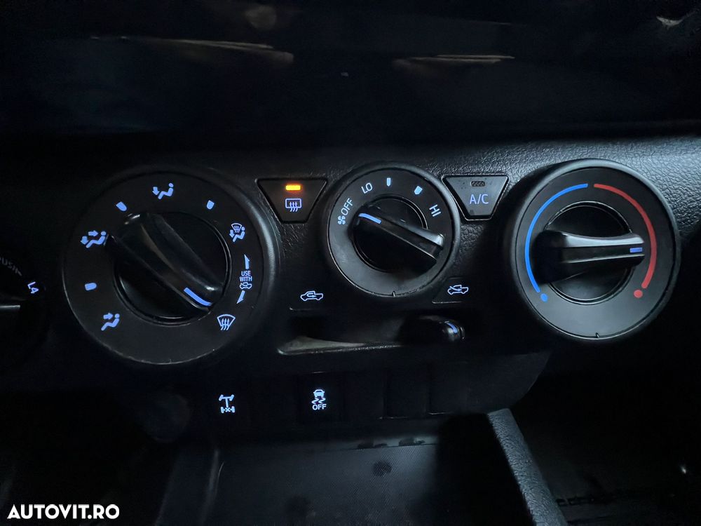 Toyota Hilux 2.4D 150CP 4x4 Double Cab 6MT Style - 17