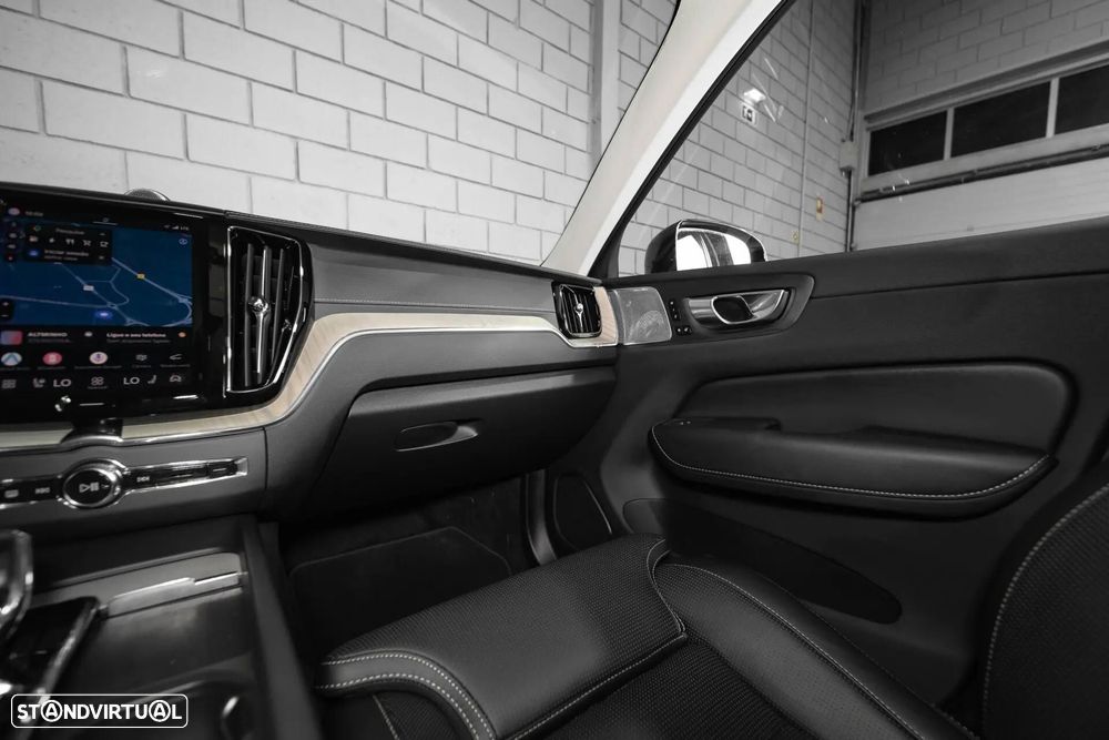 Volvo XC 60 T8 AWD Plus Black Edition - 41