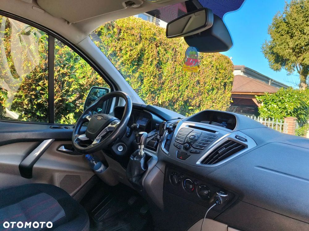 Ford Tourneo Custom 300 L2H1 VA Titanium - 17